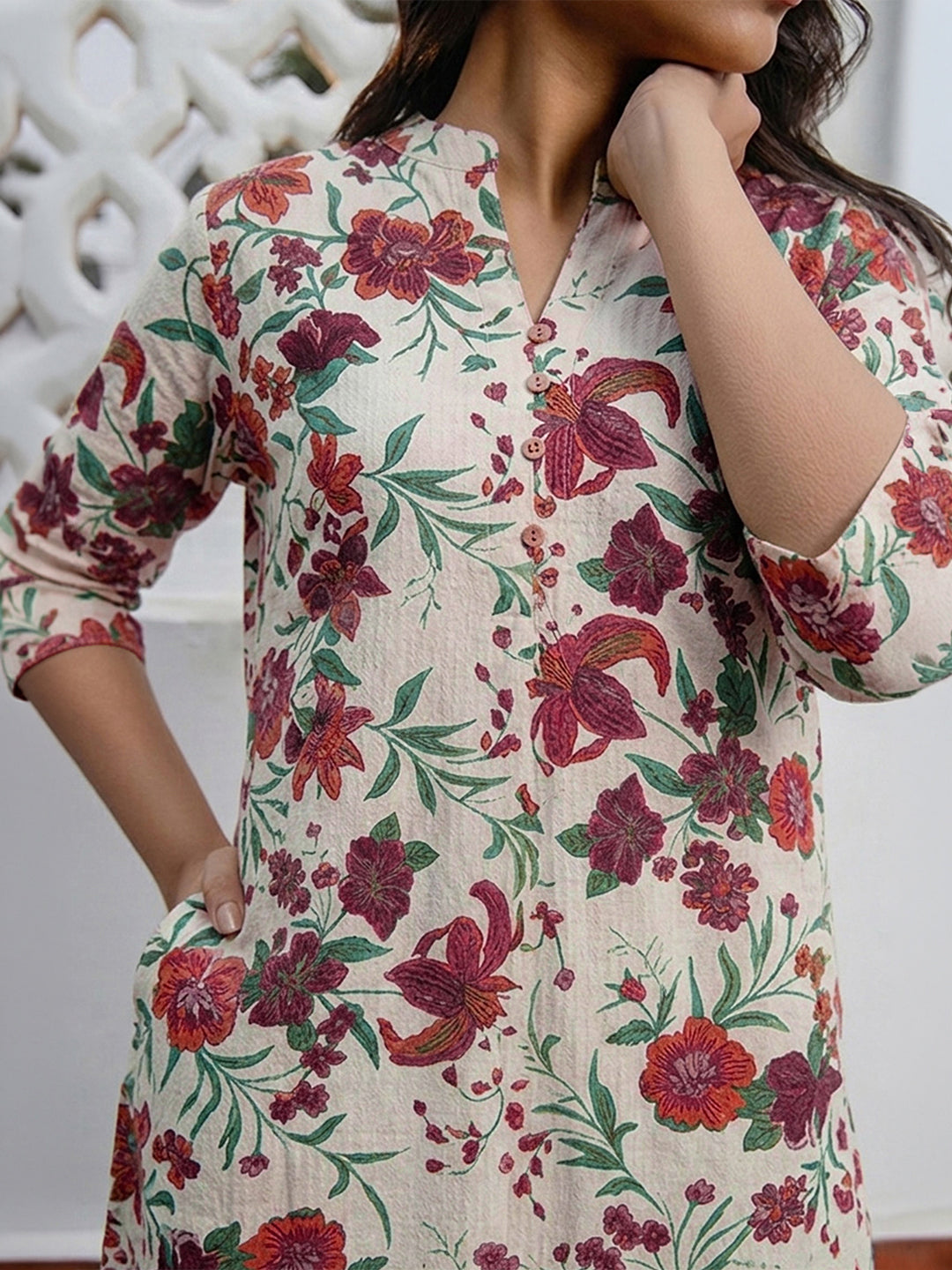 JAC26TU03900_1.jpg Cream Pure Cotton Floral Printed Straight Short Kurti - Image 1